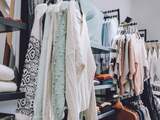 Modeketens stappen in tweedehands: puur duurzaam of tactische investering?