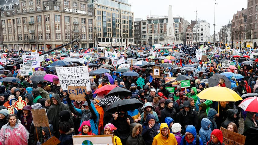Tienduizenden mensen lopen mee met Klimaatmars in Amsterdam