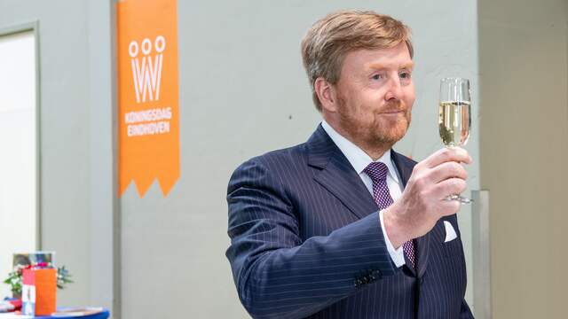 Om 16.30 uur sloot de koning het dagprogramma af met een Nationale Toost. Hij hief het glas in de uitzending van Tijd voor MAX en droeg zijn toost op aan iedereen die zich inzet in coronatijd.