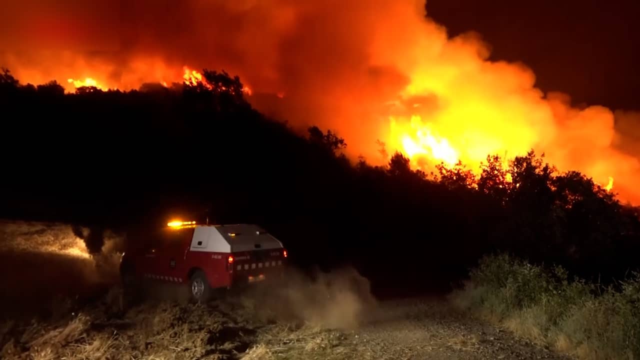 Beeld uit video: 43 graden in Spaanse steden, bosbranden in Catalonië