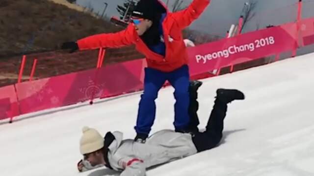 Noorse olympiër gebruikt teamgenoot als snowboard in Pyeongchang