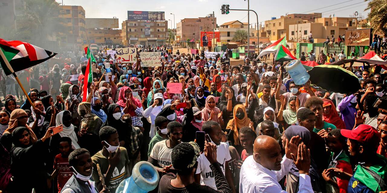 Drie doden bij massaprotesten tegen het nieuwe Soedanese bewind