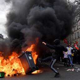 Demonstranten en politie botsen opnieuw bij Franse pensioenprotesten