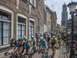 Burgemeester van Utrecht tekent contract van La Vuelta Holanda