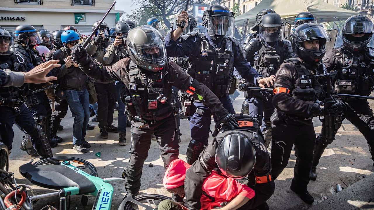 Des centaines de personnes arrêtées et blessées après la manifestation de la fête du travail en France |  À l’étranger