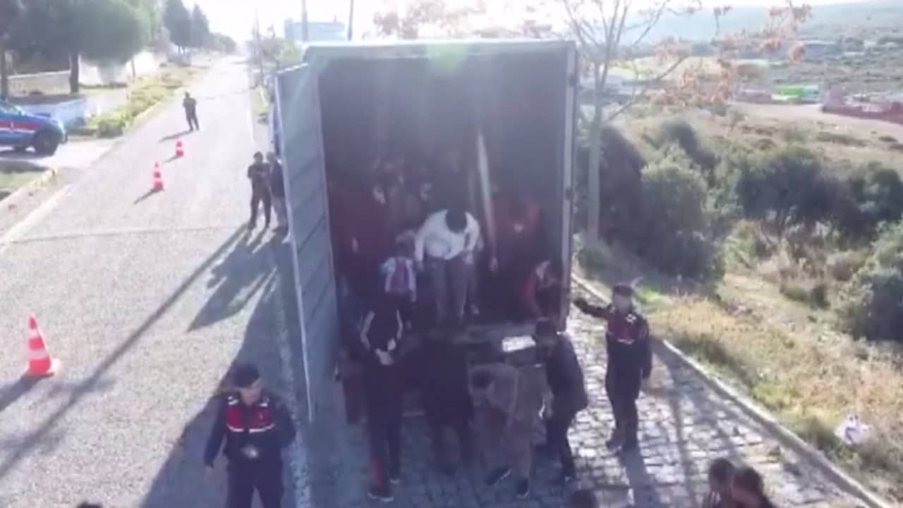 Turkse autoriteiten vinden 82 Afghanen in vrachtwagen