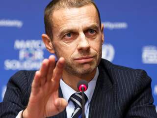 UEFA-voorzitter Ceferin vindt dat videoarbitrage te vroeg is ingevoerd
