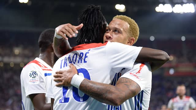 Memphis en Traoré vieren doelpunt Lyon