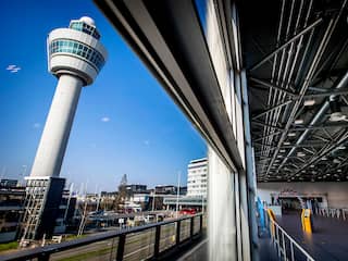 Vliegtuig maakt tussenlanding op Schiphol om gedrag passagiers