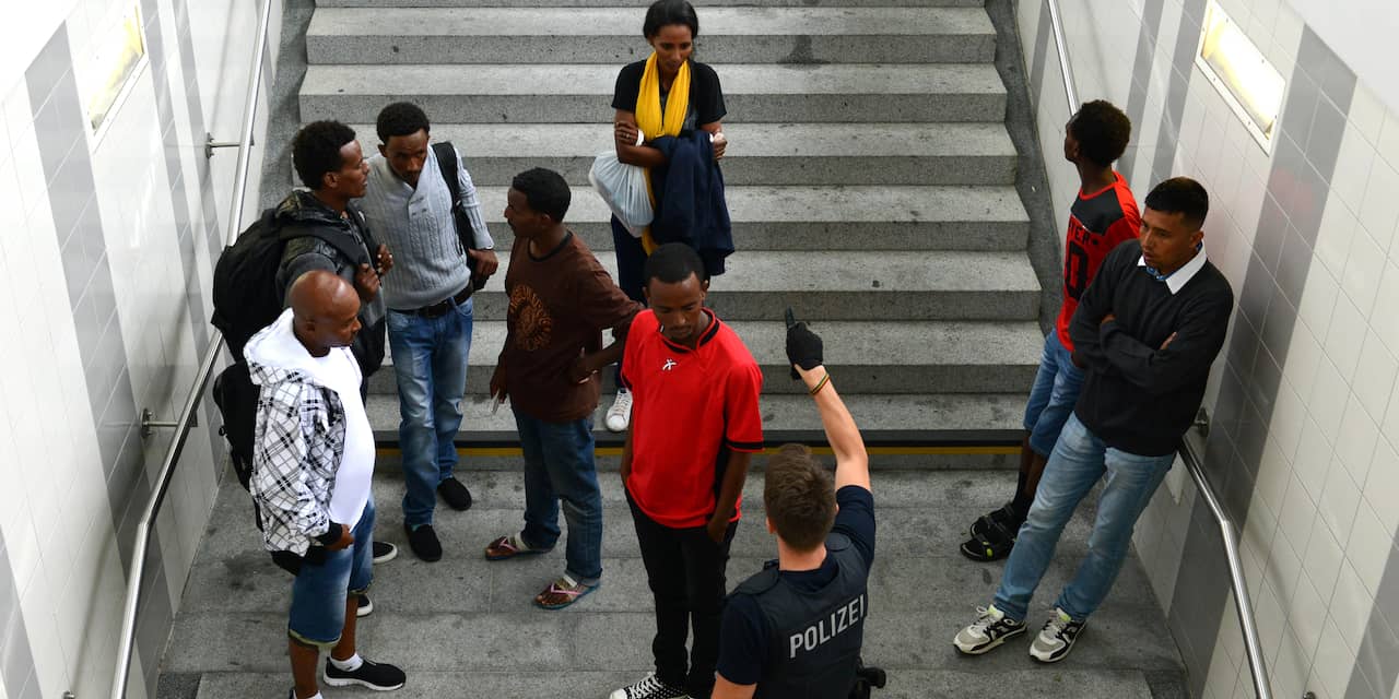 Lichtkrant tegen 'overstekende migranten' in Duitsland