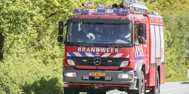 Grote brand bij machineverhuurbedrijf in Lage Weide