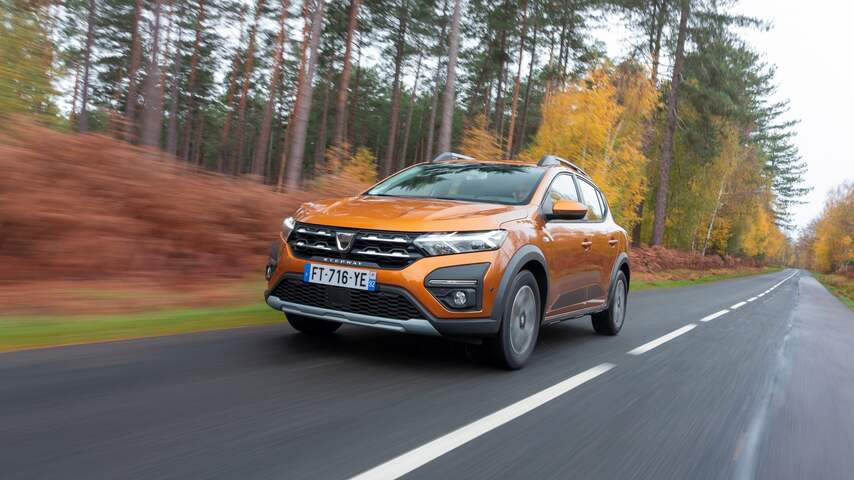 De Dacia Sandero Stepway is een van de goedkoopste auto's op de Nederlandse markt.
