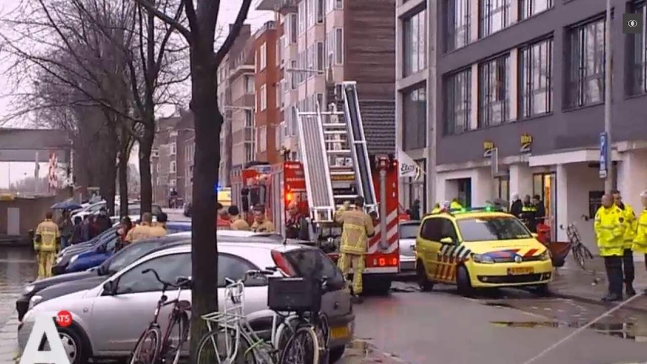 Omstanders redden moeder en peuter uit auto te water