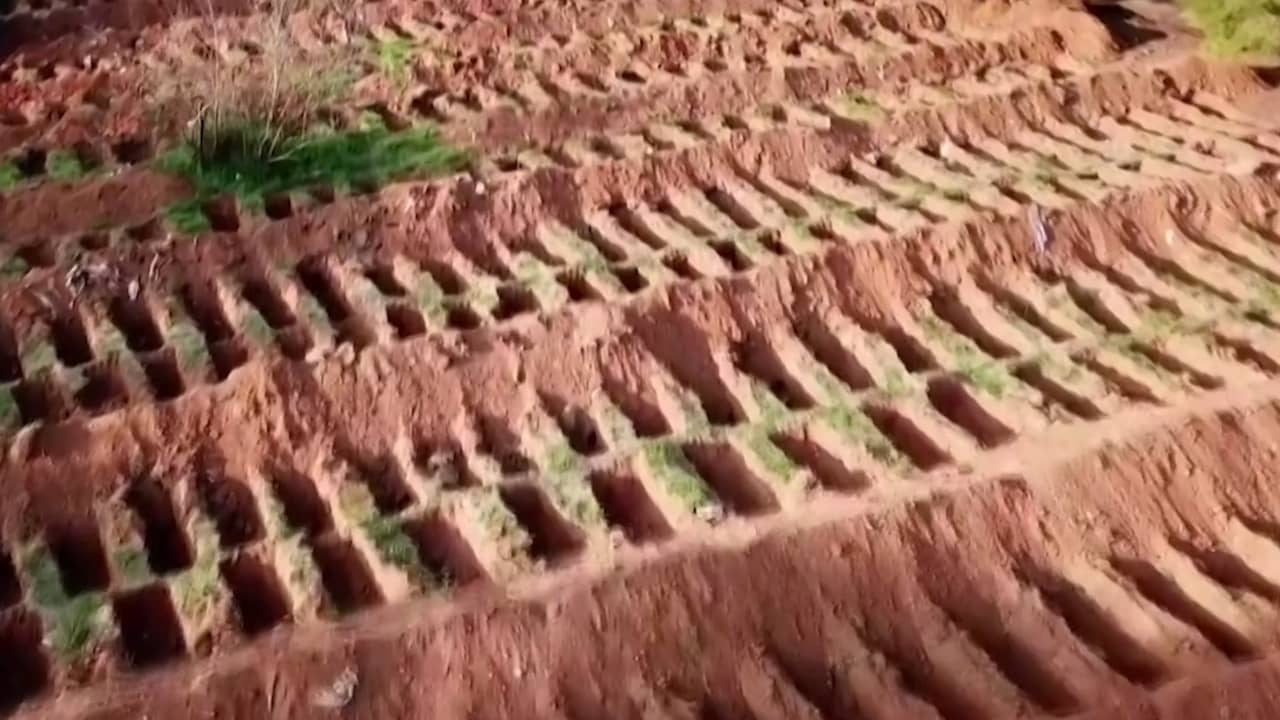 Beeld uit video: São Paulo graaft massagraven in door corona geteisterd Brazilië