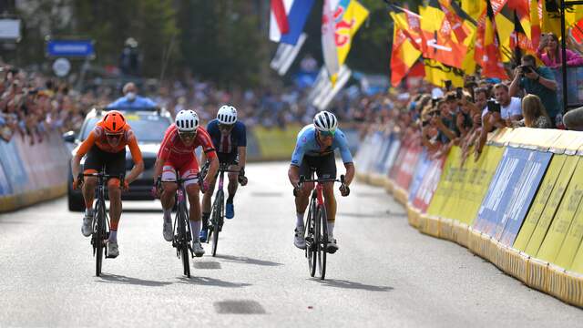 Dylan van Baarle spurtte met een uiterste krachtsinspanning naar zilver.