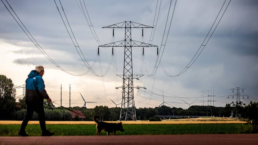 Staat investeert in netbeheerder Stedin om volle stroomnetwerken te ontlasten