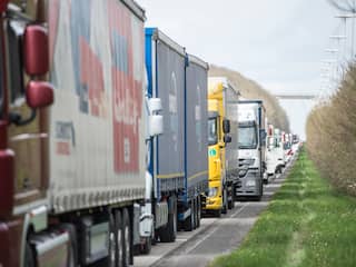 Rijkswaterstaat test systeem om bandenpech vrachtwagens te voorkomen