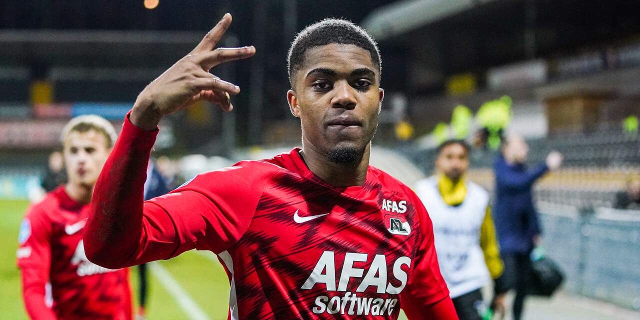 AZ wint mede door twee goals Boadu ook van tiental VVV en zet druk op PSV