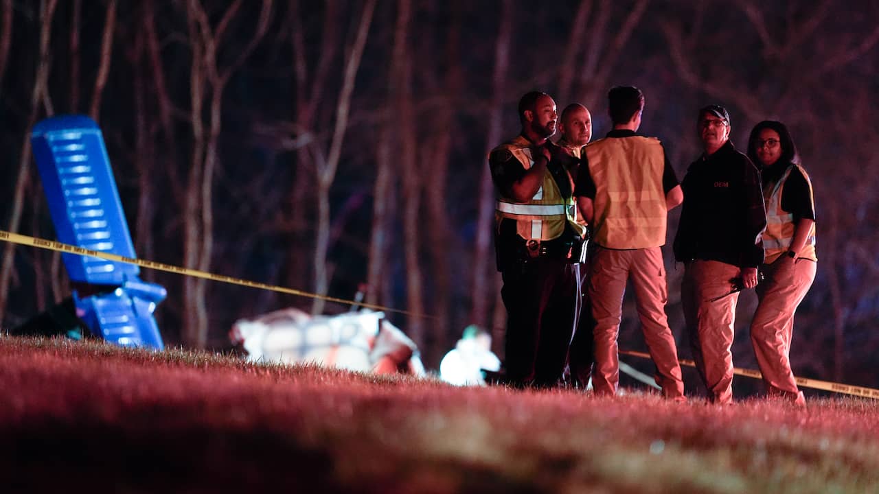 Many people died in a small plane crash in the United States  Abroad