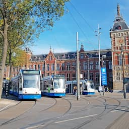 Gemeente Amsterdam en GVB plaatsen gedenktekens voor gedeporteerde Joden