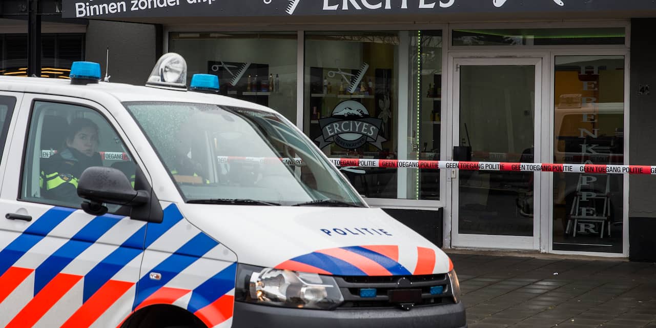 Dierenwinkel en horlogezaak in Amsterdam kort na elkaar overvallen