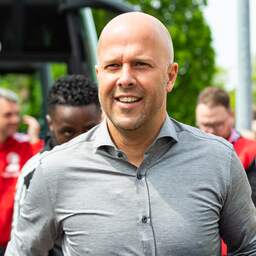 Succestrainer Arne Slot verlengt contract bij Feyenoord tot halverwege 2026