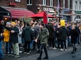Duizenden mensen bij kroegentocht in Roermond uit protest tegen coronabeleid