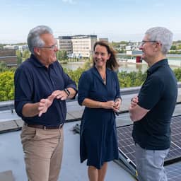 Apple-topman Tim Cook bezoekt Eindhovense chipmaker: 'Zij zijn heel belangrijk'