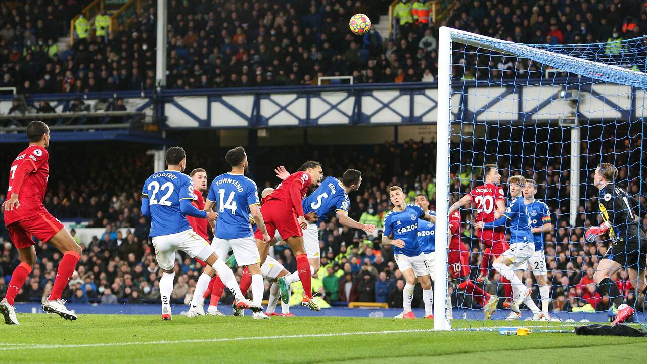 Virgil van Dijk deed de hele wedstrijd mee op Goodison Park.