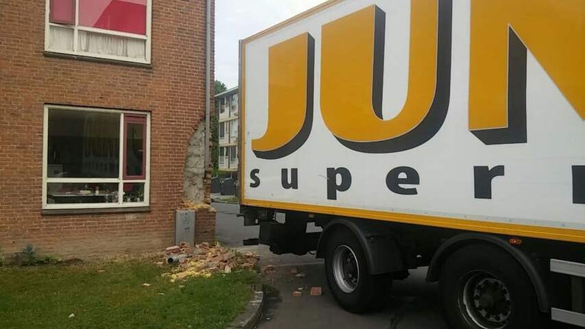 Jumbo-vrachtwagen rijdt in op Utrechts studentenhuis