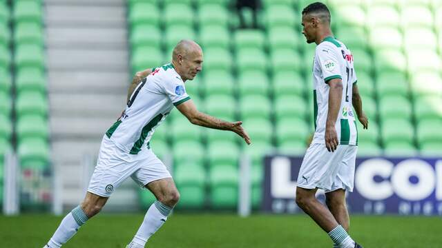 Arjen Robben lost Alessio Da Cruz af als invaller.