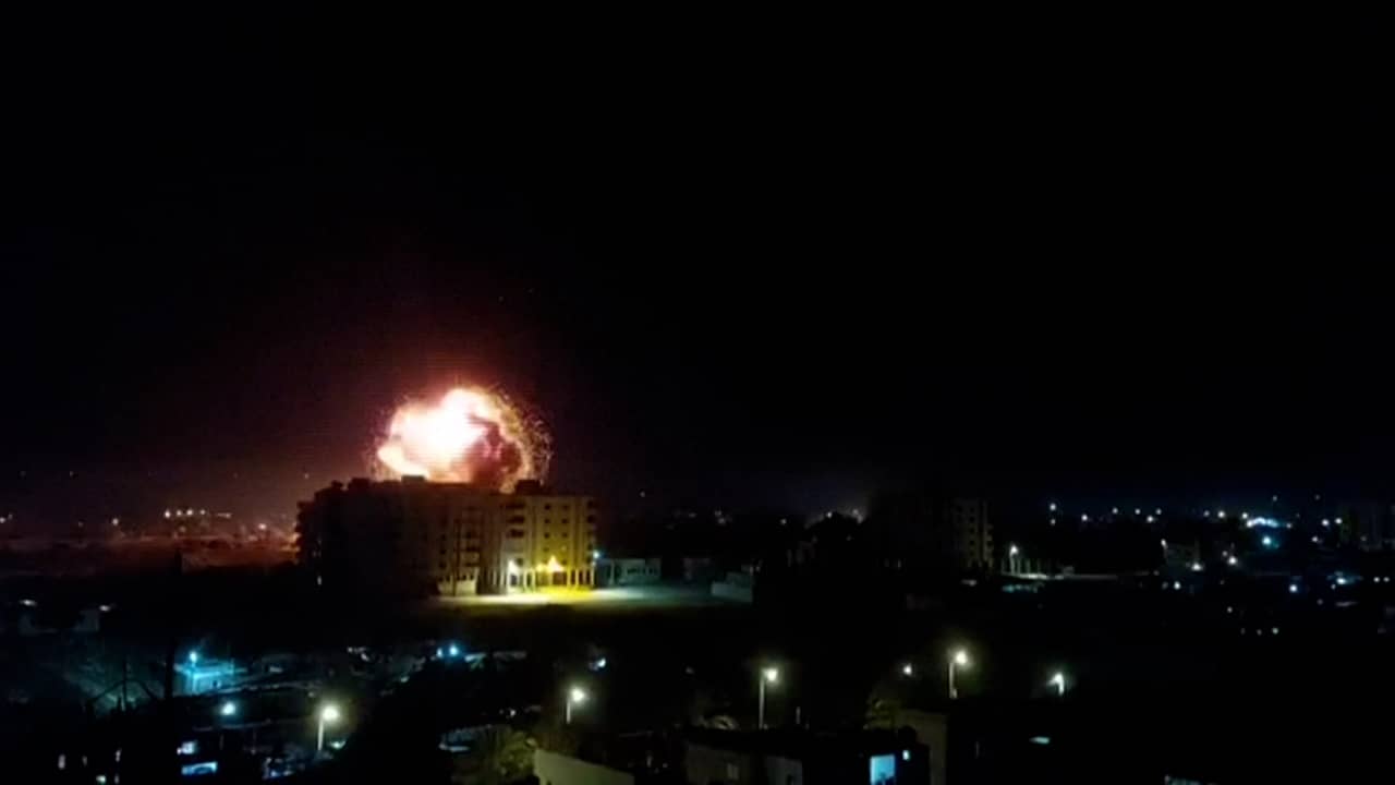 Beeld uit video: Israëlische luchtmacht vuurt raketten af op Gaza