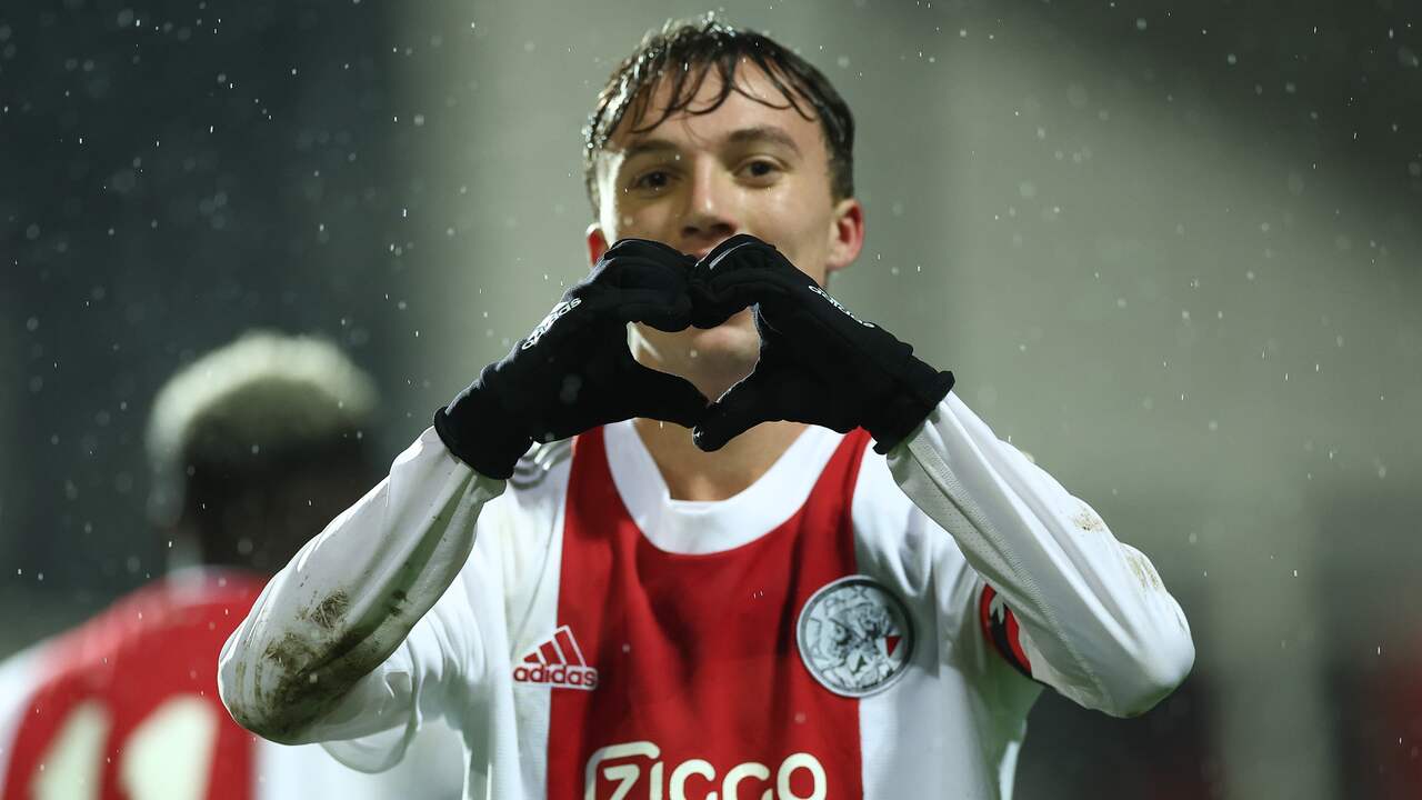 Youri Regeer bezorgde Jong Ajax de overwinning tegen FC Emmen.