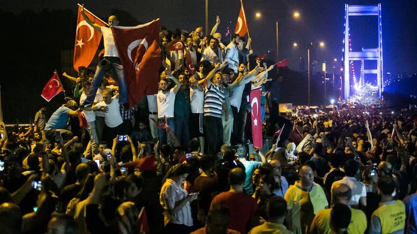 Turkse topmilitairen krijgen levenslang voor rol bij couppoging in 2016