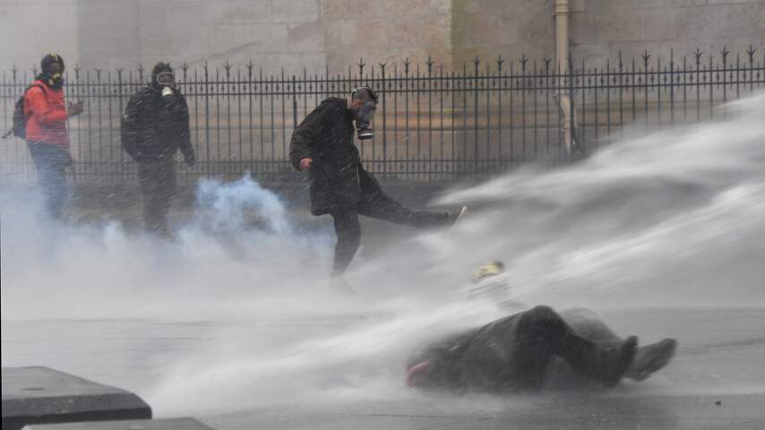 'Gele Hesjes' botsen in Parijs opnieuw met politie