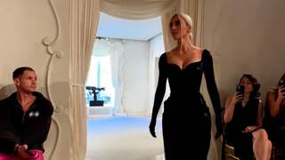 Kim Kardashian en Nicole Kidman lopen mee in Balenciaga-modeshow