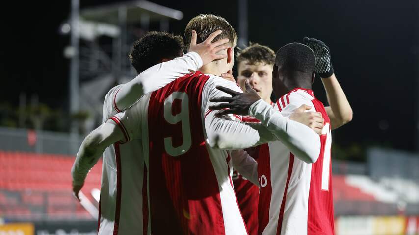 Jong Ajax en scorende Forbs geven SC Cambuur tik in strijd om promotie