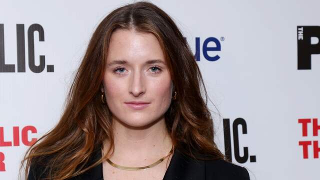 Actrice Grace Gummer is verloofd met muziekproducent Mark Ronson.