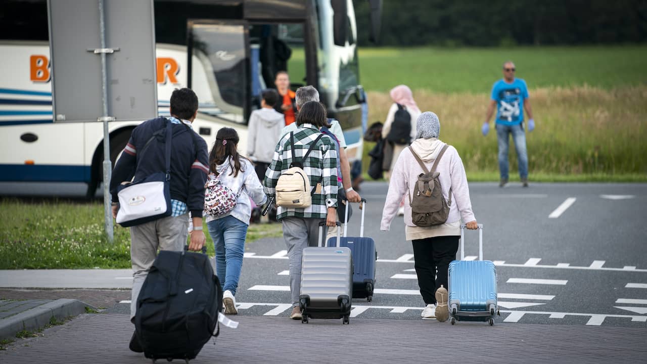 Asylum seekers no longer slept on chairs or in tents in Ter Apel last night |  NOW