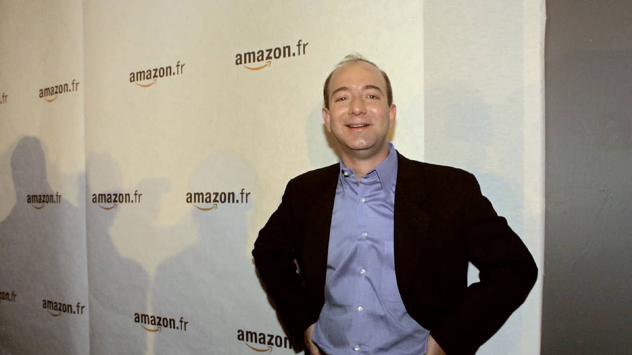 Jeff Bezos lanceerde Amazon in Frankrijk in het jaar 2000.