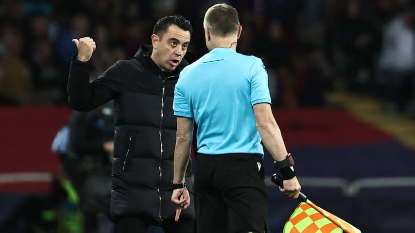 Barça-coach Xavi woest op scheidsrechter na CL-exit: 'Hij was een ramp'