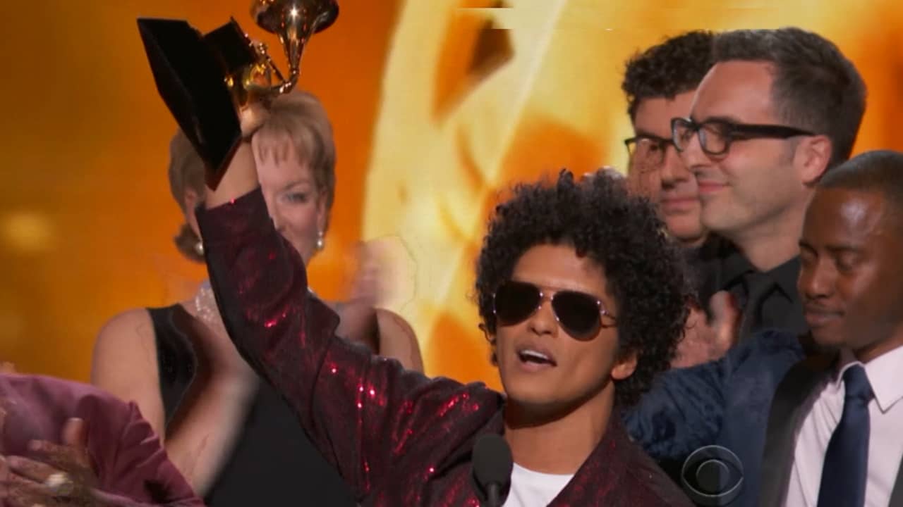 Bruno Mars ontvangt Grammy voor beste album