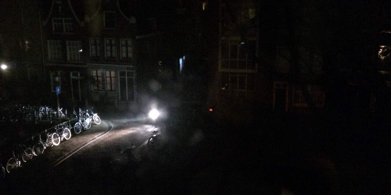 Verschillende gebouwen in heel Amsterdam doven licht voor 'Earth Hour'
