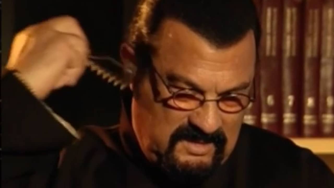 Steven Seagal loopt weg tijdens televisie-interview na ...