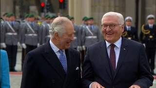Charles komt aan in Berlijn voor eerste staatsbezoek als koning