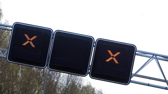 A6 bij Almere afgesloten na ongevallen. A6 bij Almere afgesloten na ongevallen.