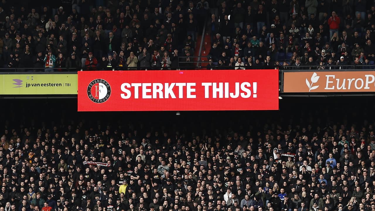 Feyenoord-fans applaudisseren voor zieke PSV-perschef Thijs Slegers | Voetbal | NU.nl