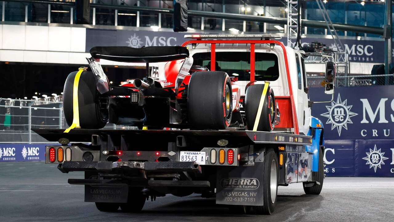 Afbeelding uit video: Eerste GP Las Vegas-training stopgezet vanwege loszittend putdeksel