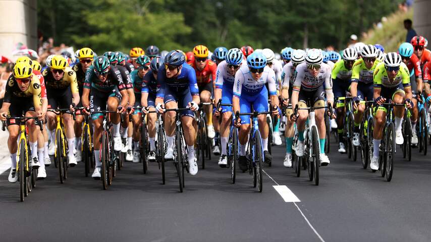 Remarkable start of fourth Tour de France stage