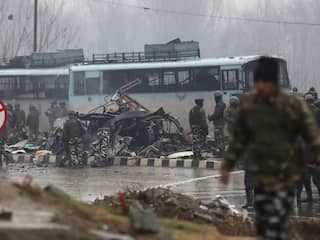 Zeker 44 doden bij aanslag op bus met veiligheidsagenten in India